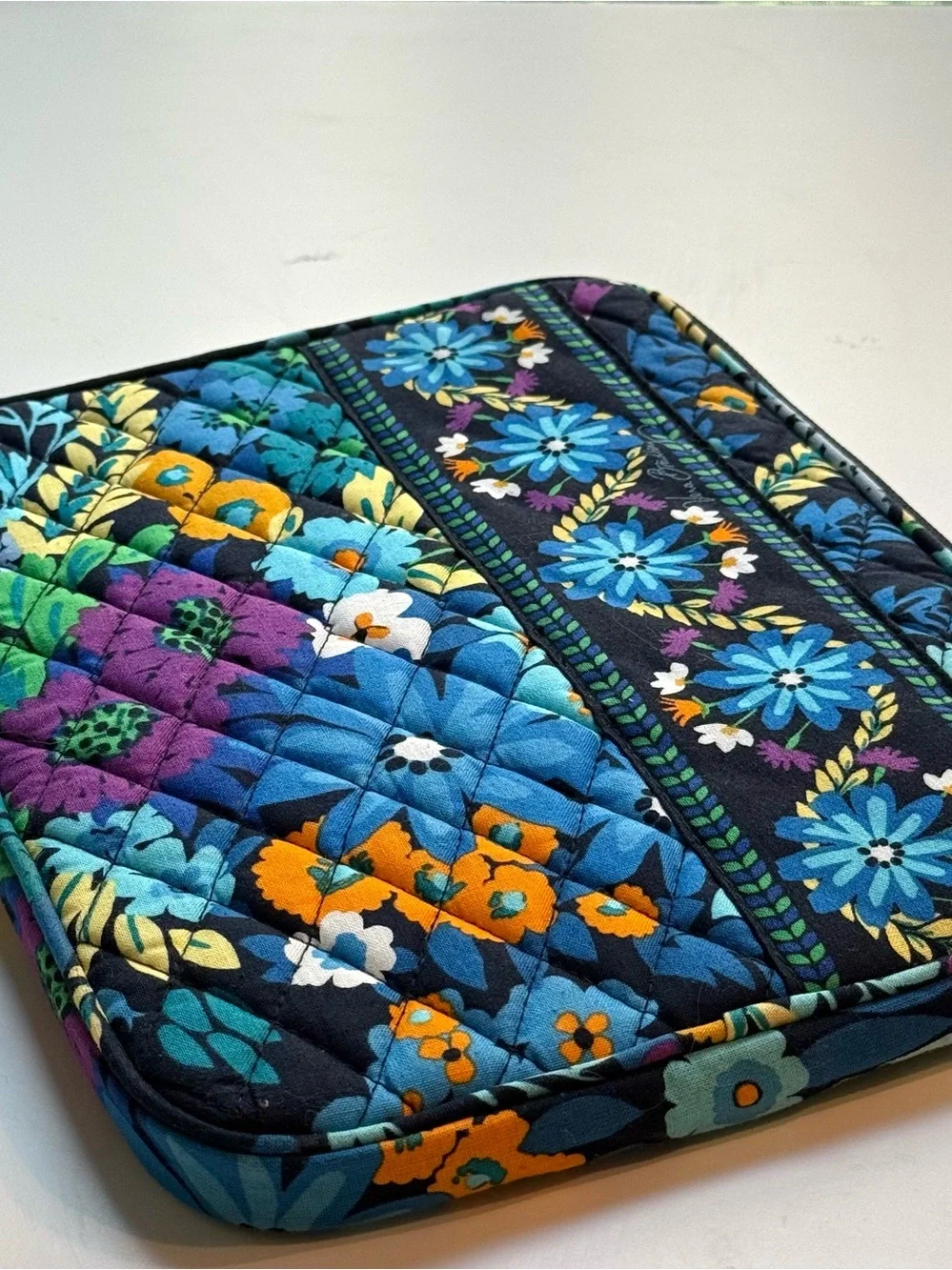 Vera Bradley Floral Quilted E-Reader / Tablet cover Midnight Blue Floral Pattern